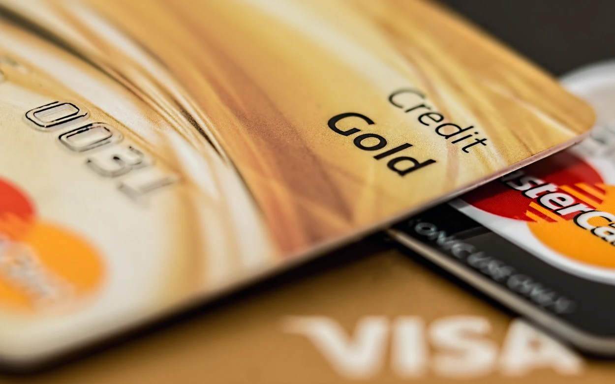 Балансировка между использованием нескольких кредитных карт:
плюсы и минусы
