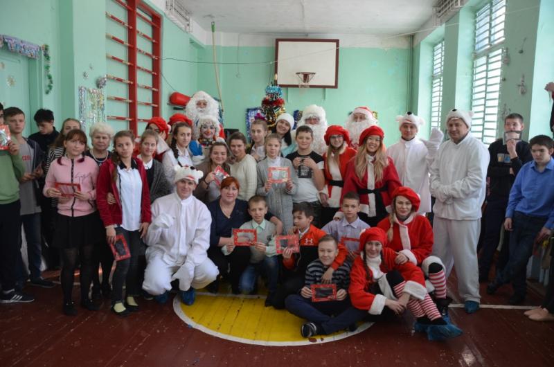 Тысячи жителей Приморья увидели «Рождественский караван Coca-Cola» в этом году