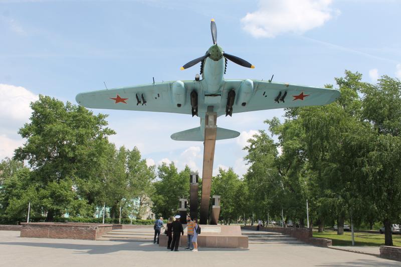 Активисты ОНФ озабочены состоянием памятника военным самолетостроителям в Воронеже