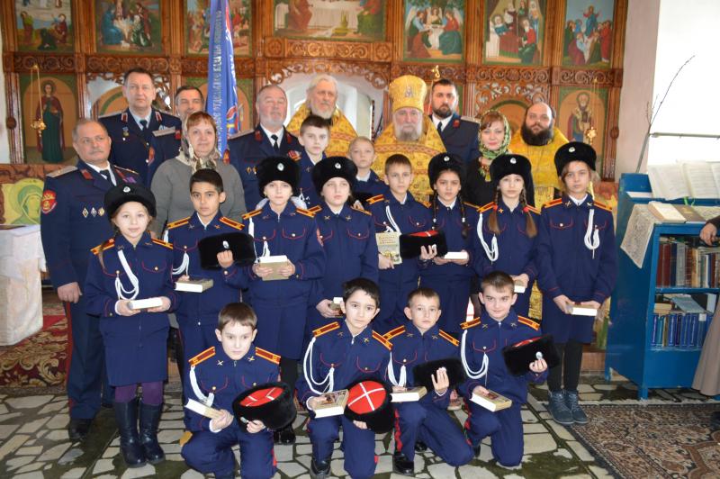 В День защитника Отечества 17 учащихся Старобезгинской средней школы произнесли клятву кадета-казака