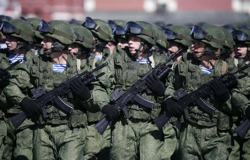 «Здравия желаем!» – депутаты Госдумы поздравили солдат с профессиональным праздником
