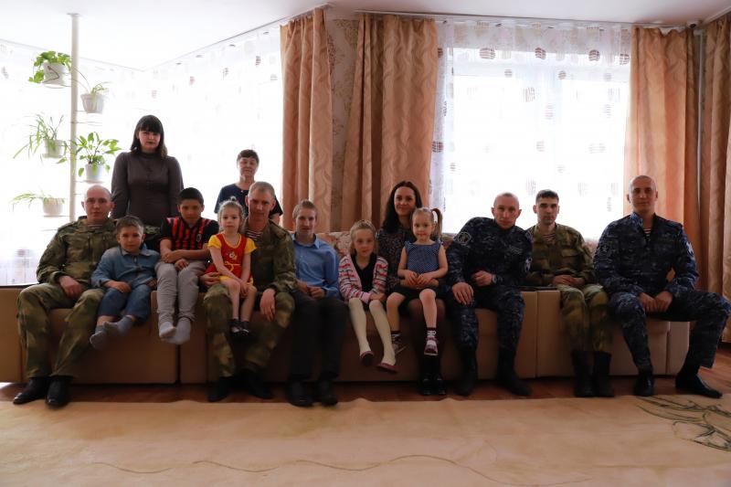 Росгвардейцы ХМАО – Югры провели Всероссийскую благотворительную акцию «Дорогою добра»