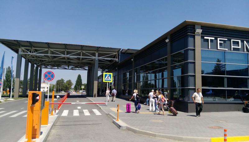В аэропорту Анапы для пассажиров открыли летнюю веранду