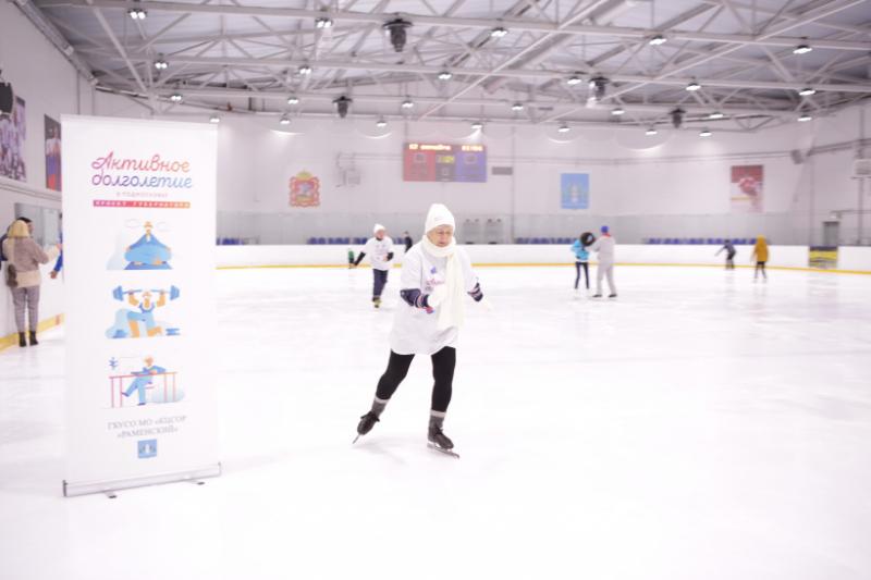 Десять представителей старшего поколения из Реутова встанут на коньки