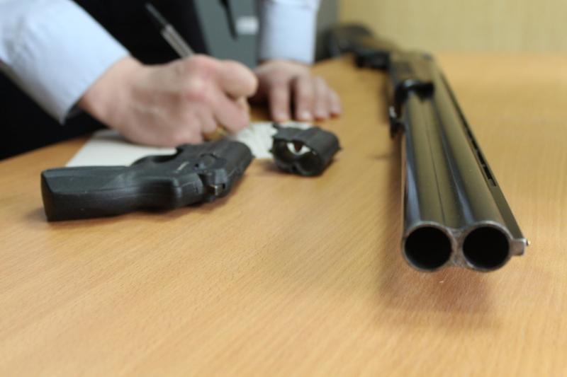 На Ямале Росгвардия рассказала представителям СМИ о добровольной сдаче оружия
