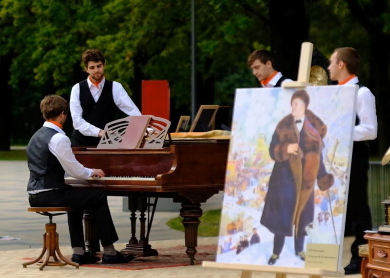 Продюсерский центр “Триумф” в честь дня города показ свои мюзиклы на разных площадках столицы