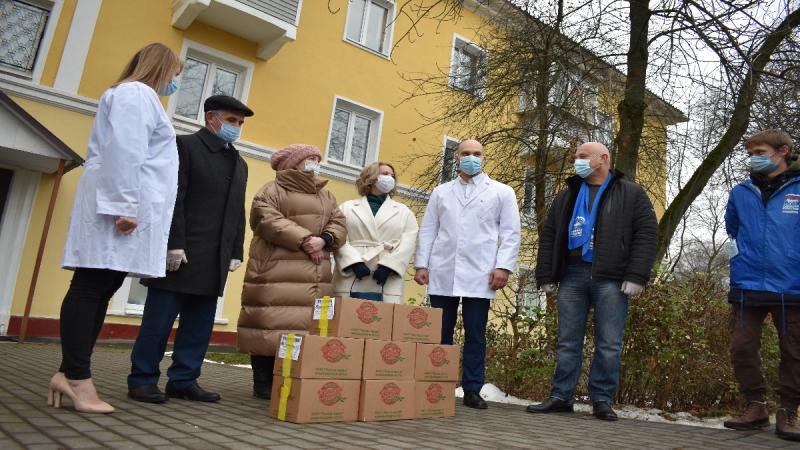 Врачам Щелковской больницы подарили более 300 порций мороженого