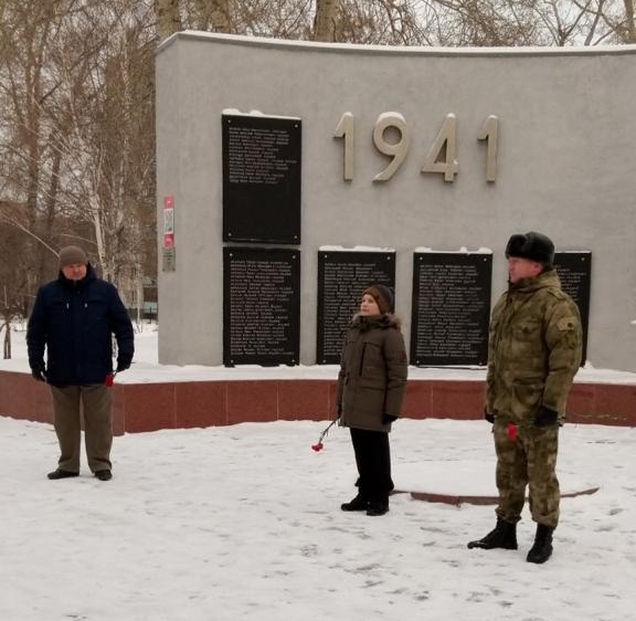 Росгвардейцы провели для курганских кадетов памятное мероприятие, посвященное Дням воинской славы России, на мемориале славы