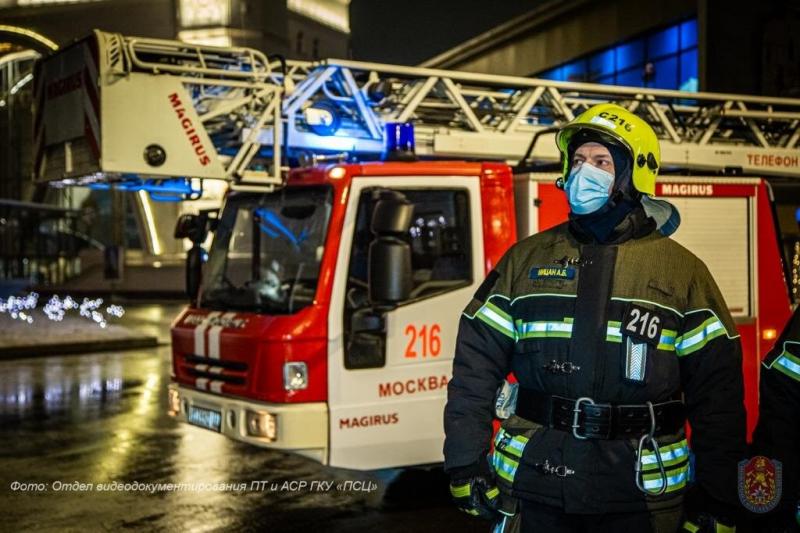 Московские пожарные обеспечили безопасность
населения в новогоднюю ночь