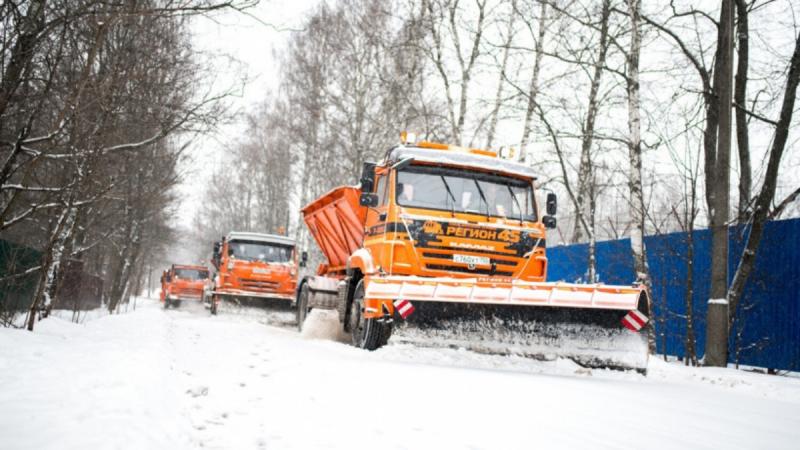 880 единиц техники по уборке снега работали прошлой ночью на дорогах Подмосковья
