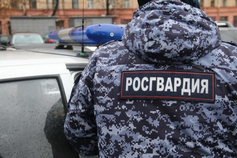 В Новосибирске сотрудники вневедомственной охраны Росгвардии задержали подозреваемого в угоне автомобиля