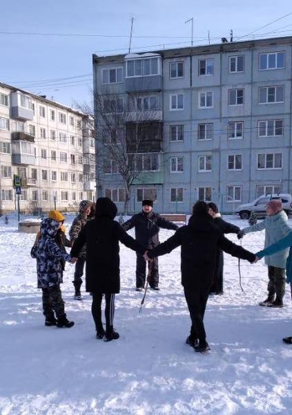 В Новгородской области росгвардеец проводит мастер-классы по владению шашкой