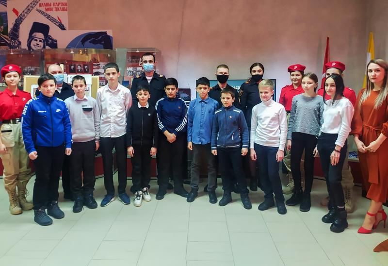 На Ставрополье росгвардейцы встретились со школьниками и юнармейцами в рамках движения «Гвардейская смена»