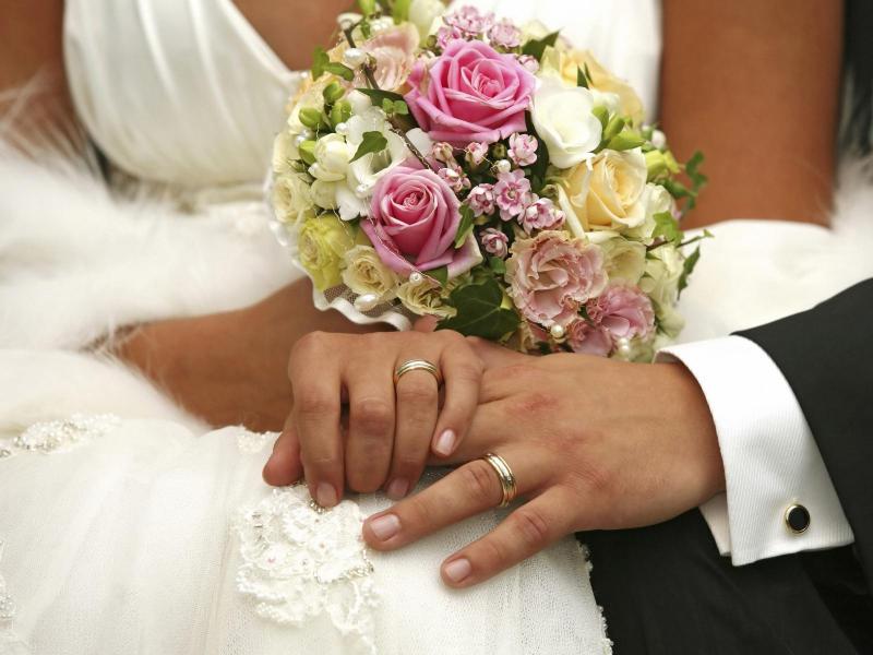 Жители областного центра стали активнее заключать браки