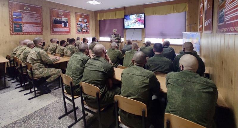 В Калининграде Росгвардейцы провели военно-патриотический урок, посвященный Дню воинской славы России