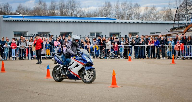 В Десногорске впервые прошли соревнования байкеров «мотоджимхана»