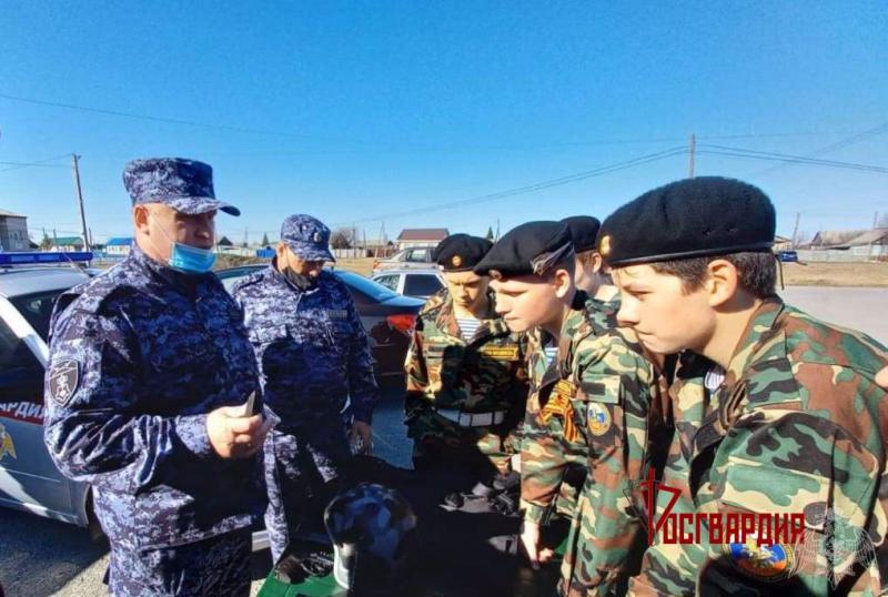 В ТЮМЕНИ РОСГВАРДИЯ ПРОВОДИТ ВОЕННО-ПАТРИОТИЧЕСКУЮ АКЦИЮ «ДЕНЬ ПРИЗЫВНИКА»