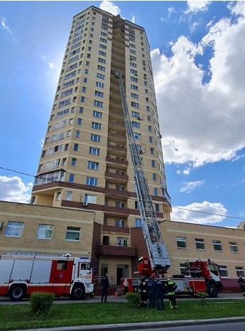 В Зеленограде проведены тренировочные учения
по спасательным работам в высотных зданиях