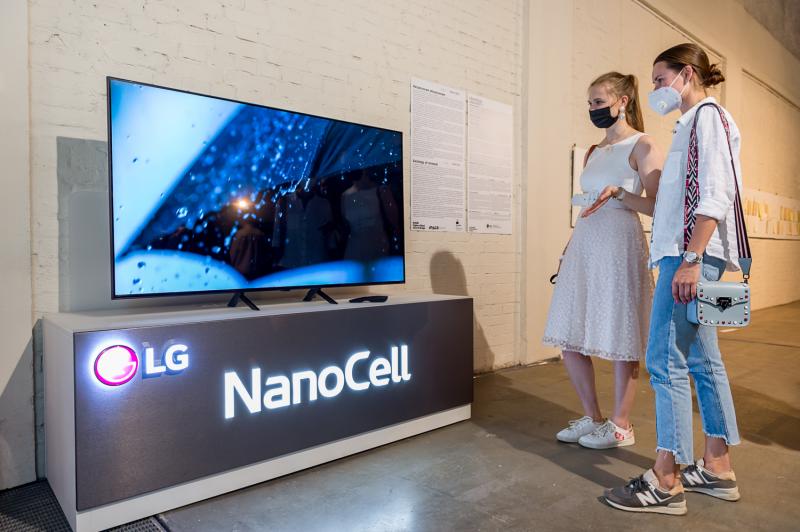 ТЕЛЕВИЗОРЫ LG NANOCELL и ПРОЕКТОРЫ LG PROBEAM НА ВЫСТАВКЕ «АКСИОЛОГИЯ ОБНОВЛЕНИЯ» В РАМКАХ ПРОЕКТА ВИНЗАВОД.OPEN: КАК СОВРЕМЕННЫЕ ТЕХНОЛОГИИ СПОСОБСТВУЮТ ДОНЕСЕНИЮ ТВОРЧЕСКОГО ЗАМЫСЛА ХУДОЖНИКА