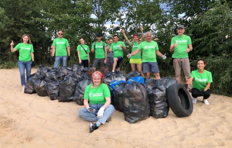Волонтёры побили рекорд собранного мусора на озере Силикатное