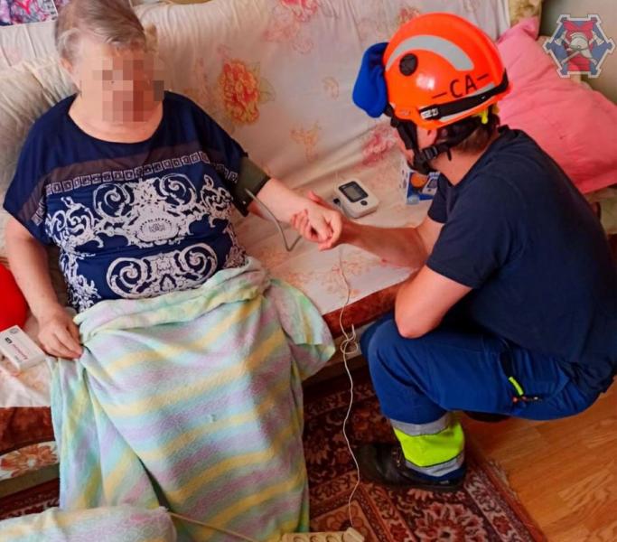 Спасатели МАЦ помогли пожилой женщине