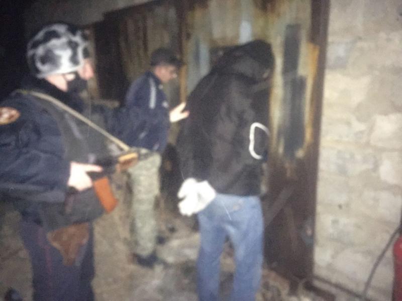 В Оренбуржье росгвардейцы задержали молодых людей, пытавшихся похитить железные ворота