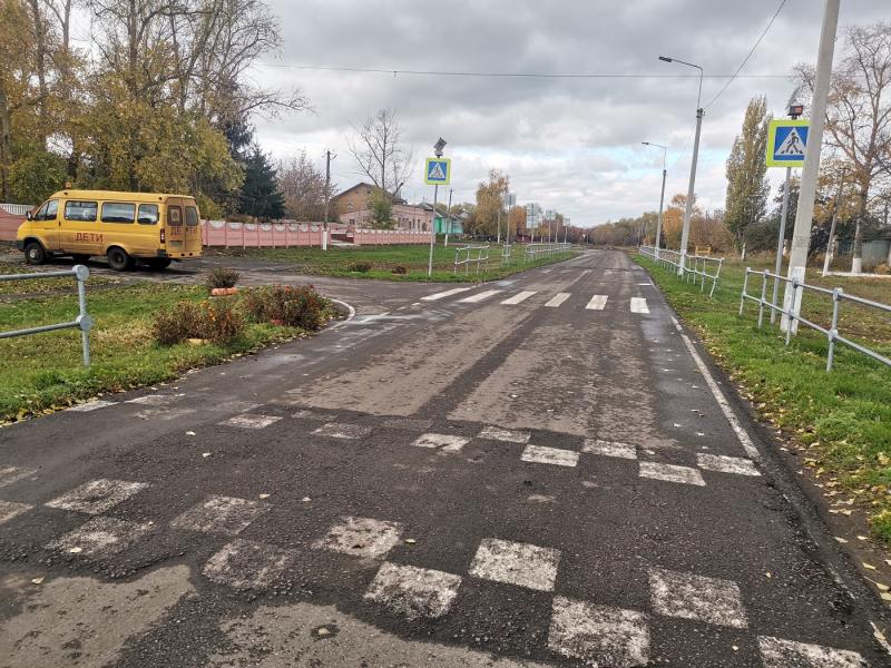 В селе Криуша власти переделают нелепый «островок безопасности» напротив школы