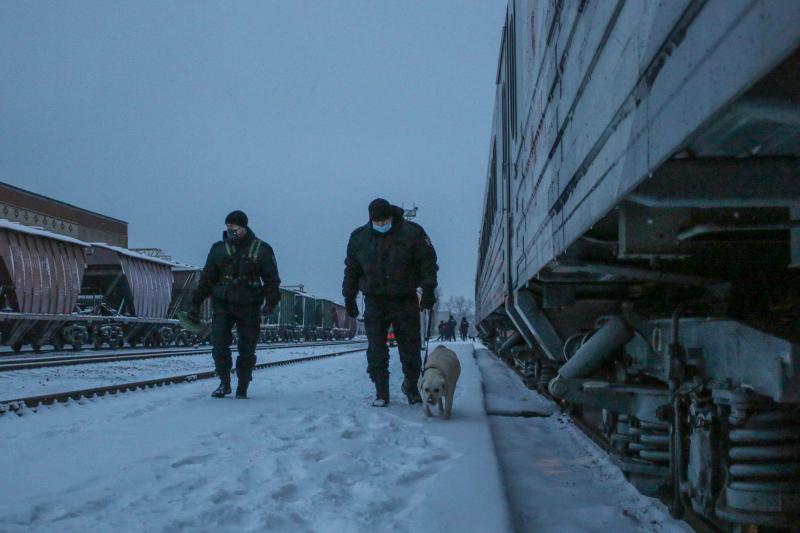 Росгвардейцы обеспечивают правопорядок в рамках работы передвижного музея «Поезд Победы» в Ставрополе