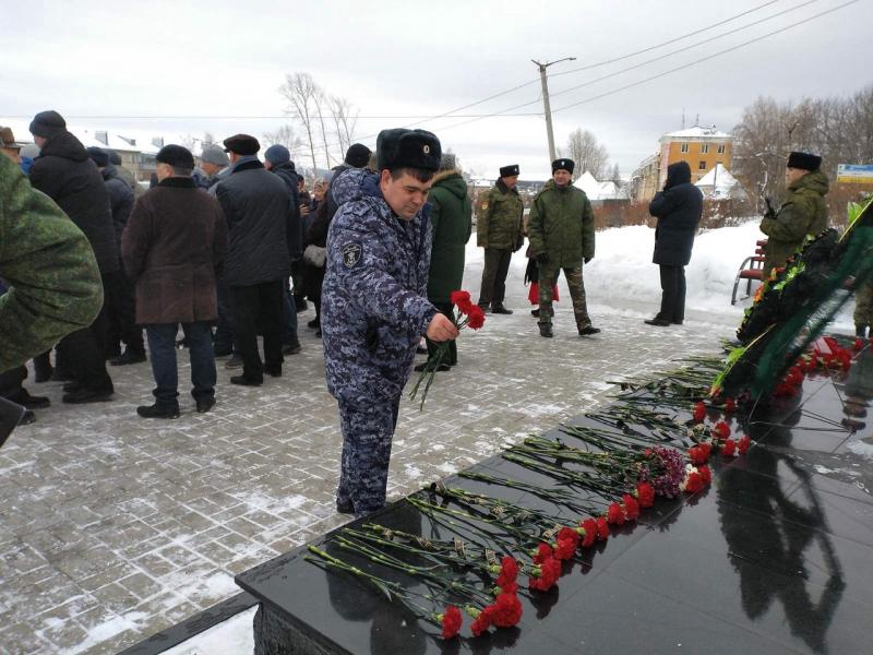 Росгвардейцы приняли участие в мероприятиях, посвященных Дню памяти о россиянах, исполнявших служебный долг за пределами Отечества