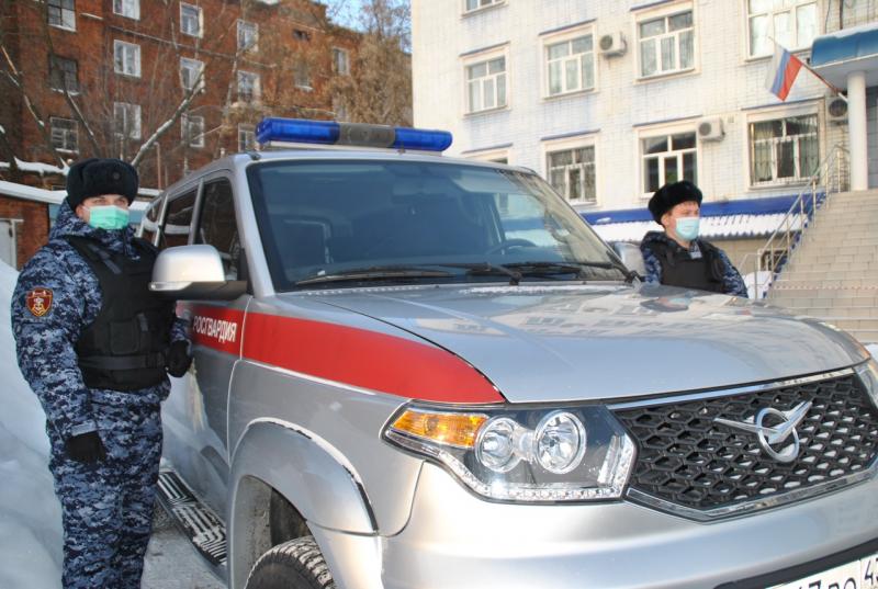 В Кирове росгвардейцы задержали гражданина, подозреваемого в кражах из магазина