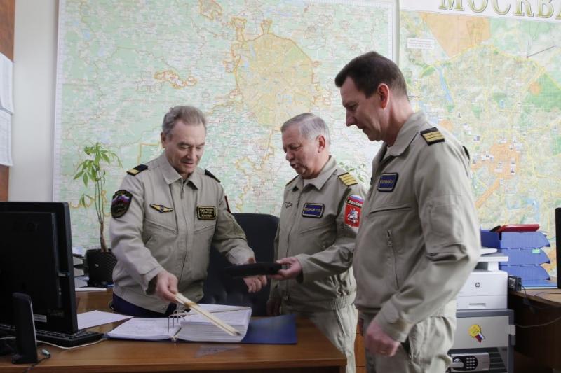 Маршрут в небе прокладывается на земле: В Московском авиацентре поздравляют штурманов