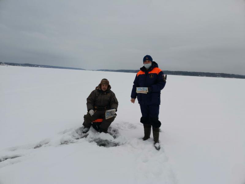 Весенняя опасность на льду.