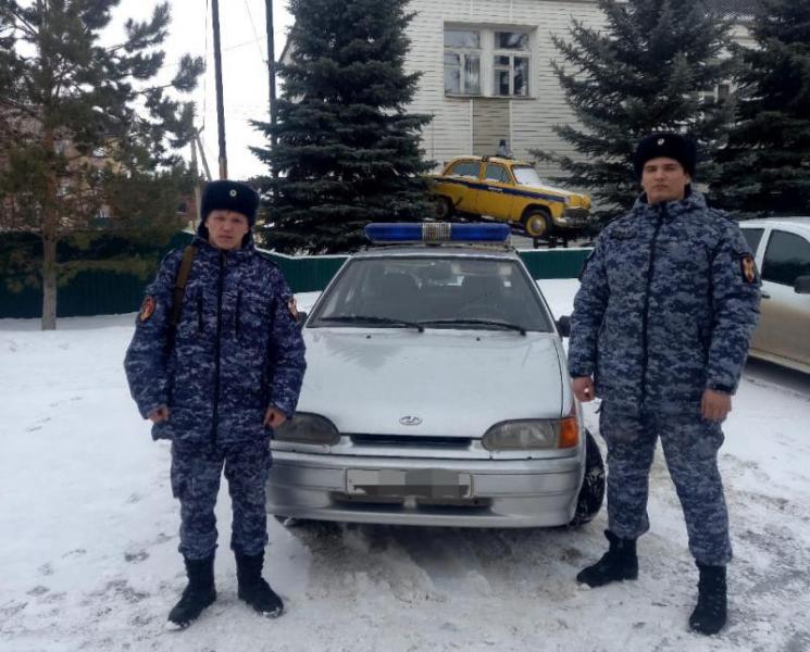 В Башкирии росгвардейцы вернули родителям потерявшегося подростка