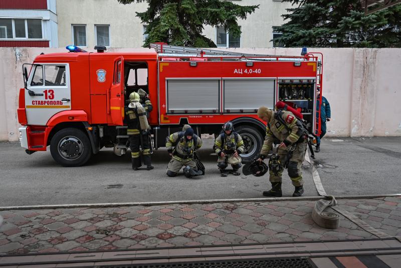 Сотрудники Росгвардии и МЧС провели тренировки по противопожарной безопасности в Ставрополе