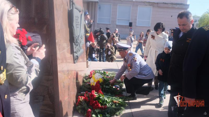 В ДЕНЬ ПОБЕДЫ ОРЛОВСКИЕ РОСГВАРДЕЙЦЫ ПОЧТИЛИ ПОГИБШИХ В ГОДЫ ВЕЛИКОЙ ОТЕЧЕСТВЕННОЙ ВОЙНЫ