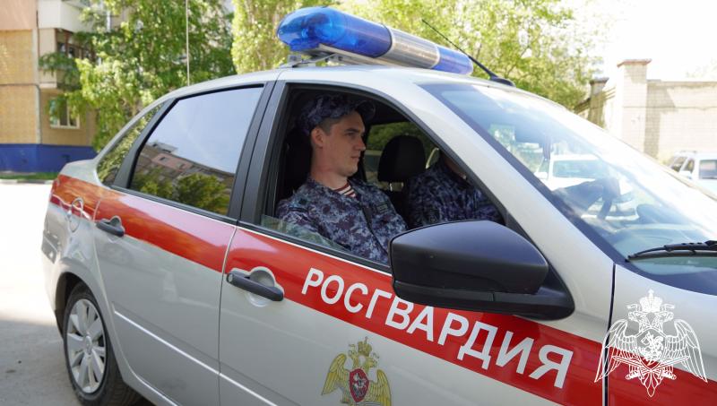 В Саратове сотрудники Росгвардии задержали гражданина, подозреваемого в краже