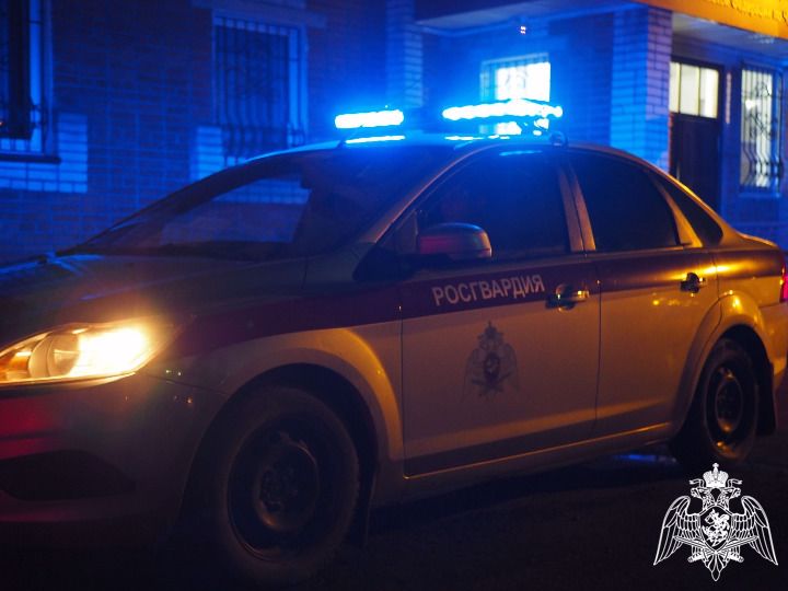 В Саратове сотрудники Росгвардии пришли на помощь пожилой женщине