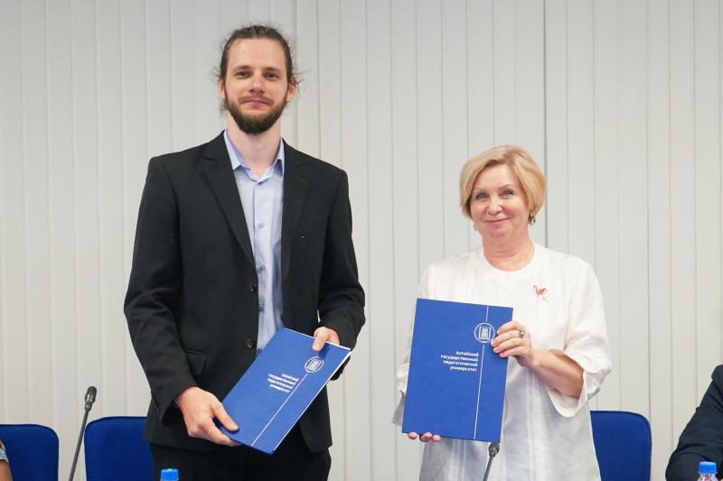 Подписано Соглашение между технопарком АлтГПУ и Центром аддитивных технологий «Киберком»