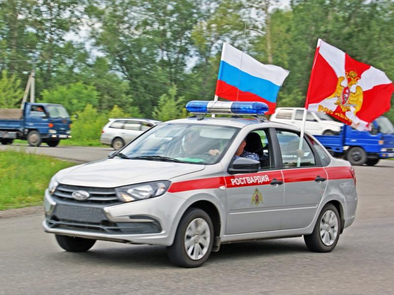 Росгвардейцы проехали по Абакану в составе автоколонны в поддержку российской армии