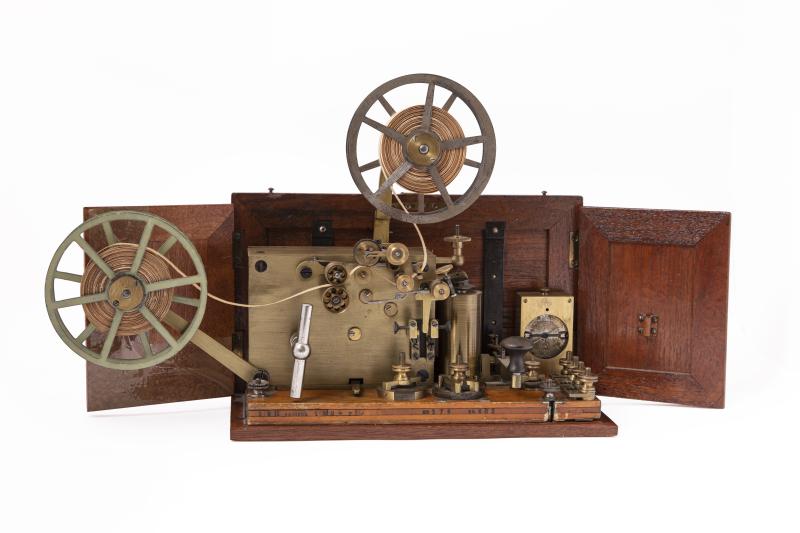 Редкий телеграфный аппарат был найден при изучении коллекции, хранившейся в Центральном телеграфе