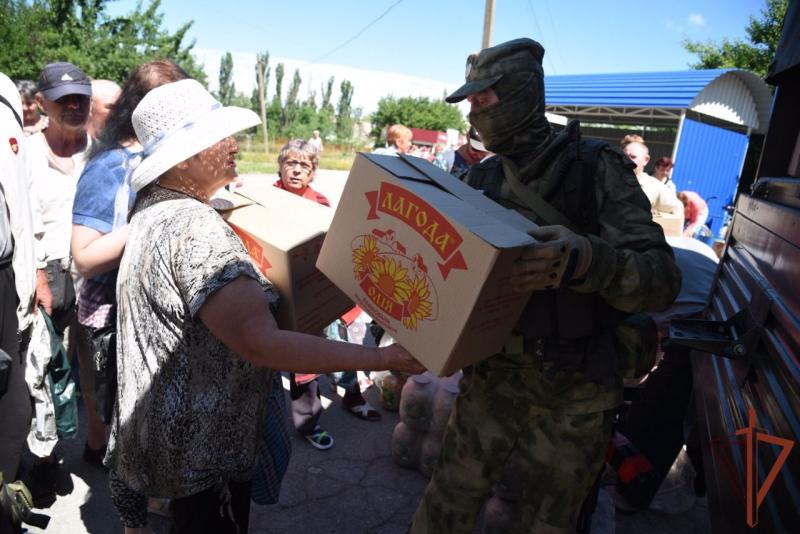 Росгвардия совместно с МЧС России провела гуманитарные акции в Херсонской и Запорожской областях