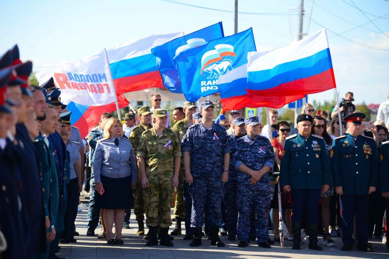 Патриотическая акция «С флагом на сердце» проходит на Урале