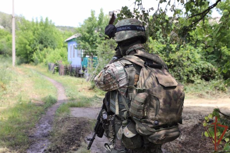 Росгвардейцы обнаружили объекты украинских националистов на Донбассе