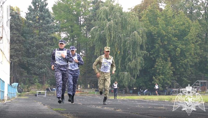 В Саратове военнослужащие и сотрудники Росгвардии приняли участие в «Кроссе нации»