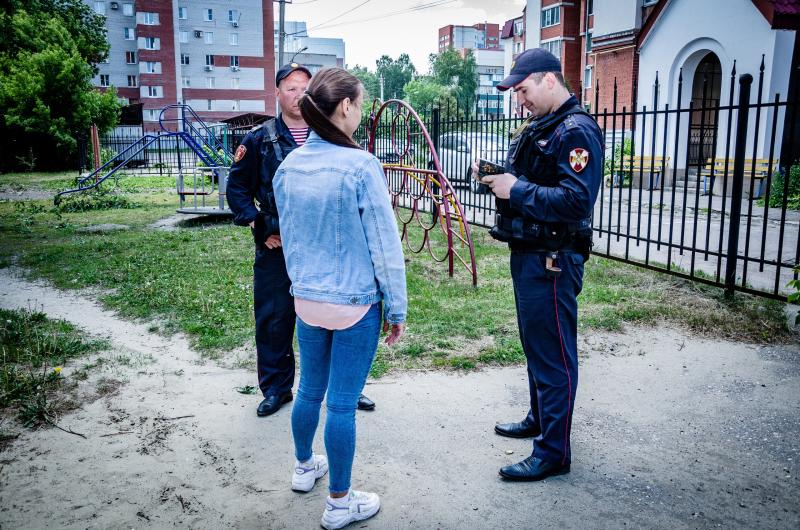 В Пензе сотрудники Росгвардии задержали подозреваемых в совершении кражи из сетевого магазина