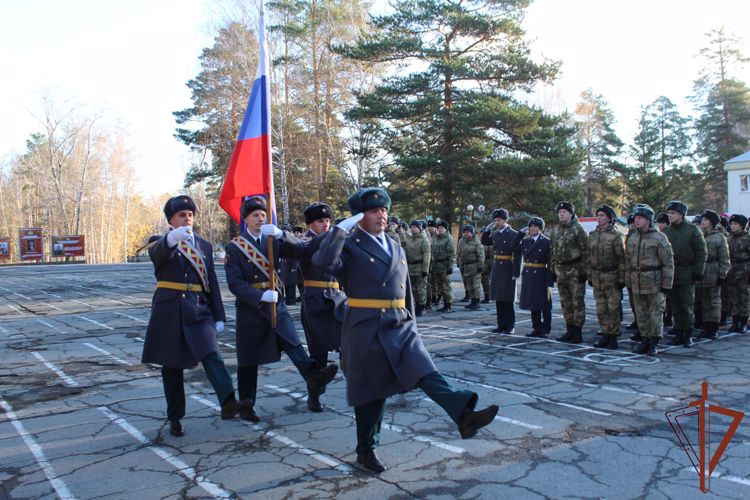 Командующий Уральским округом поздравил с днем образования три воинские части озерского соединения