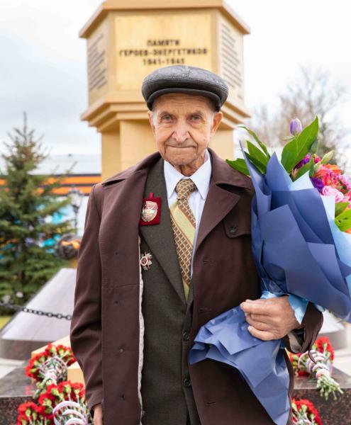 Сотрудники Орелэнерго поздравили с 97-летием ветерана-энергетика Ивана Киреева