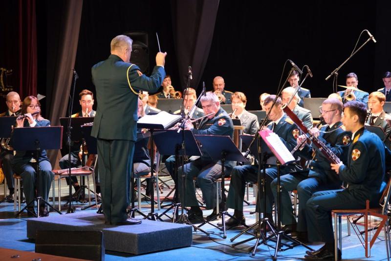 Образцово-показательный оркестр Росгвардии открыл гастрольный тур по городам Урала