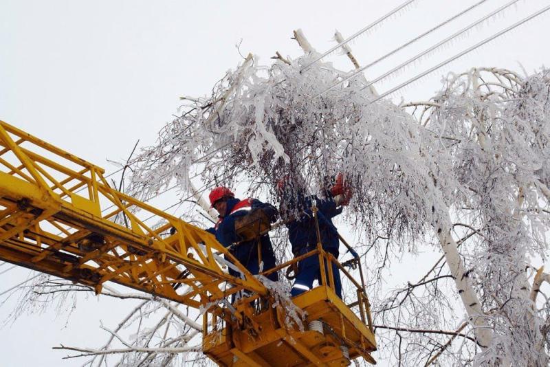 Энергетики «Россети Центр» и «Россети Центр и Приволжье» продолжают аварийно-восстановительные работы в российских регионах