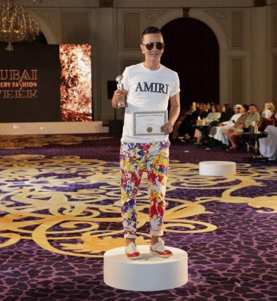 Naz Maer получил премию «Лучший дизайнер вечерних нарядов» на наделе моды в Дубае
